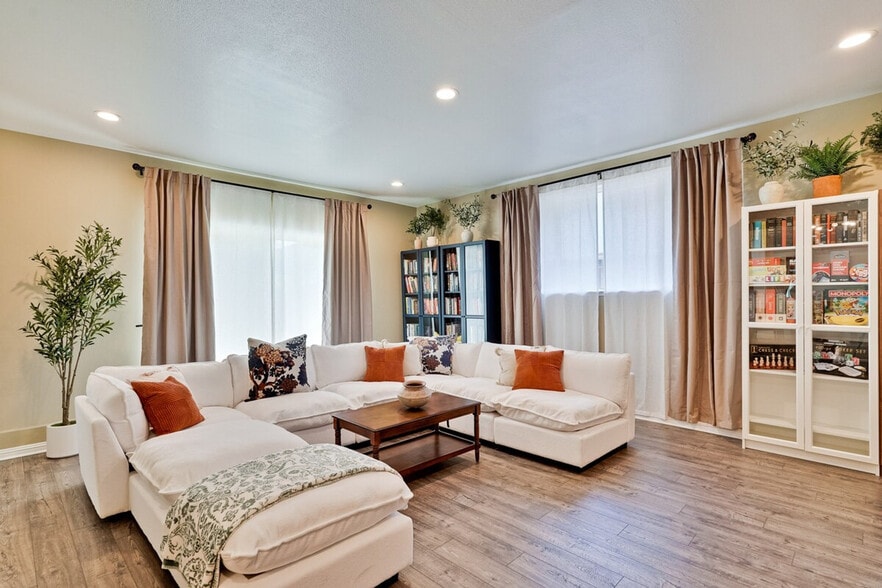 Building Photo - 6402 Tamalpais Ave