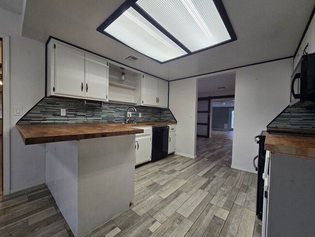 Building Photo - 4 bedroom 2 bath home in Seminole!