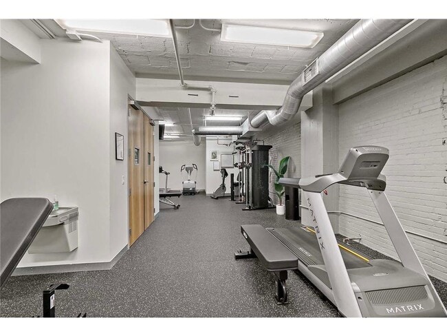 Building Photo - 2929 Chicago Ave