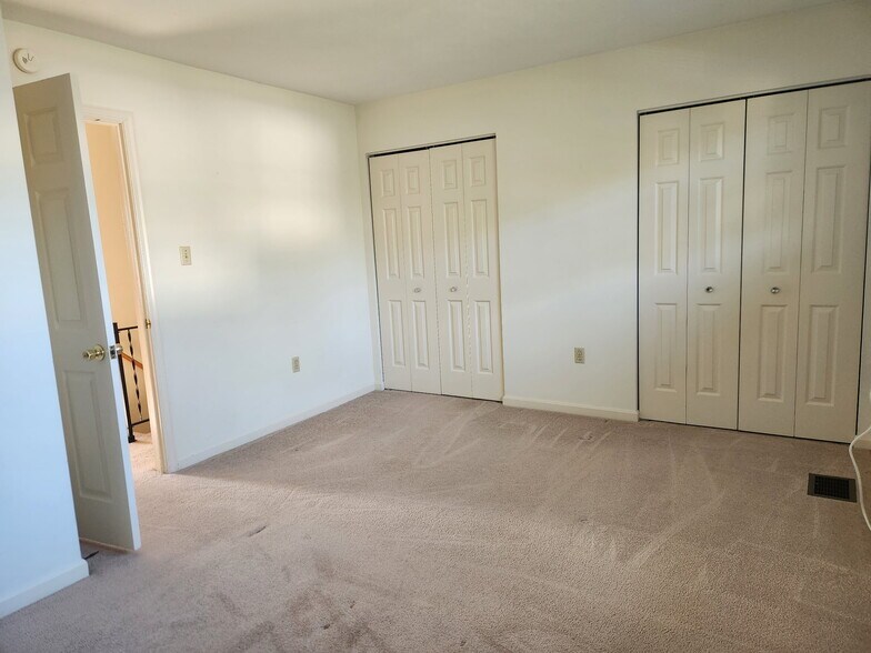 Building Photo - 105 Ridge Ave