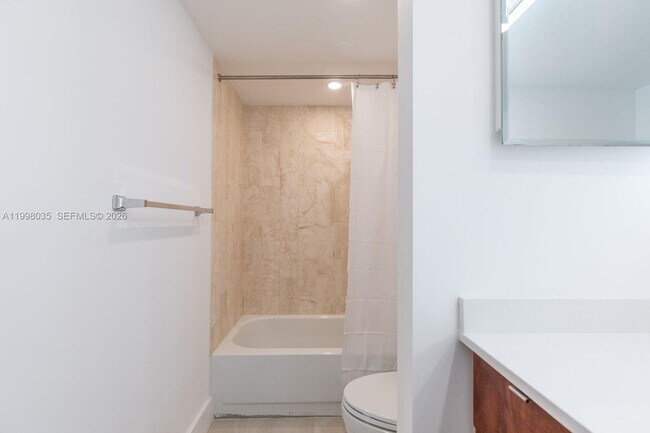 Building Photo - 1717 N Bayshore Dr