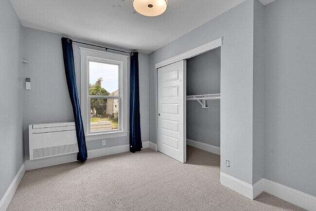 Building Photo - $3,595 - 3 Bed, 2 Bath Updated Home In Den...