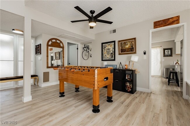 Building Photo - 5235 Sunnywood Dr