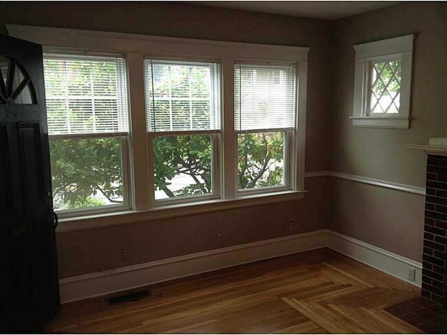 Building Photo - 140 Olney Ave