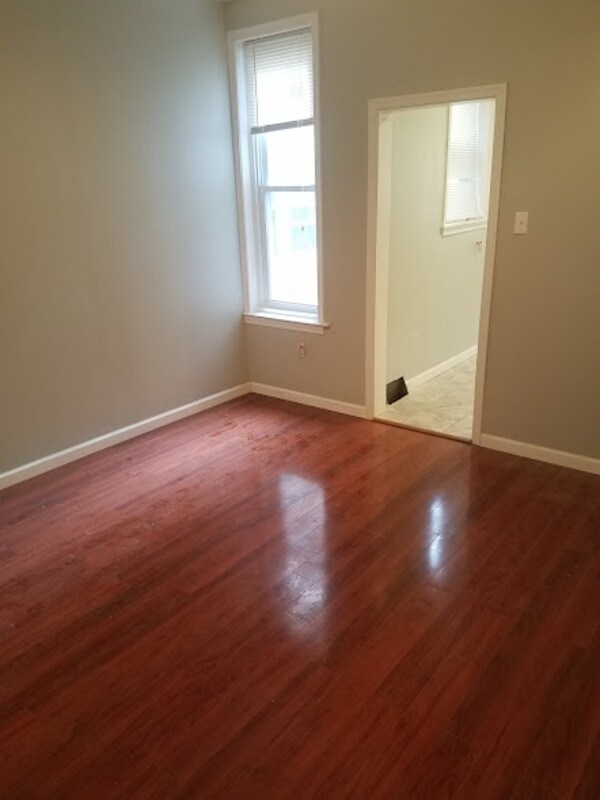 Building Photo - 807 N 66th St