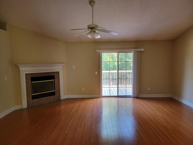 Building Photo - 614 Territory Ln