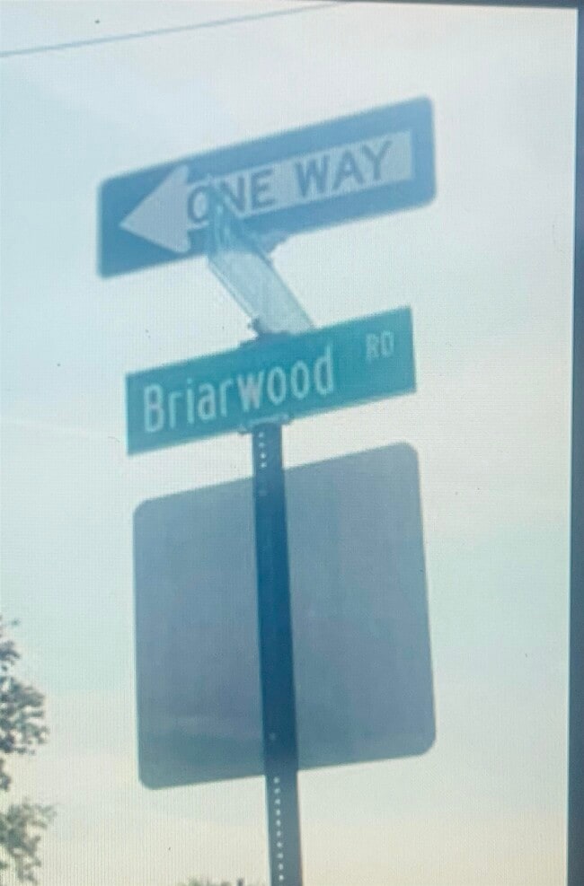 Building Photo - 30 Briarwood Rd