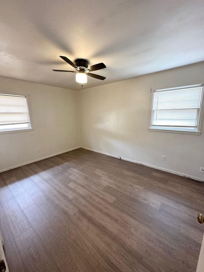 Building Photo - 3 Bed 2 Bath Ready to Rent!