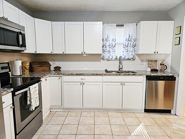 Building Photo - 1330 White Oak Dr