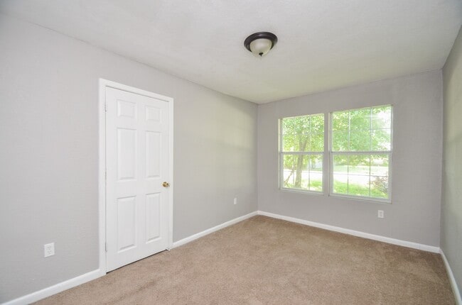 Building Photo - 206 Winkin Ave