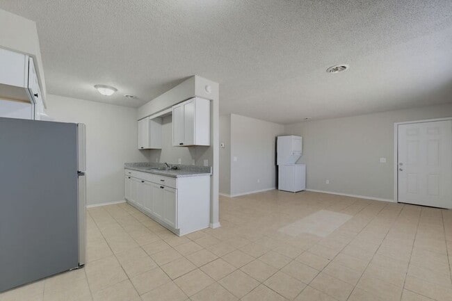 Building Photo - 1247 W Sunset Dr