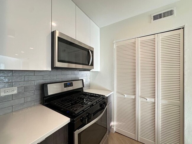 Building Photo - 949 W Grace St