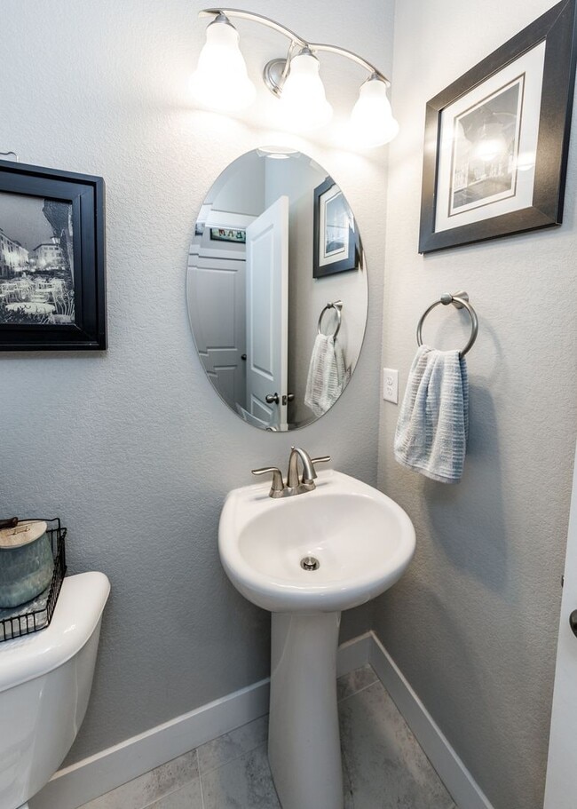 Building Photo - Luxury Ranch-Style Home for Rent | Wolf Ranch | D20 Schools | Pikes Peak Views