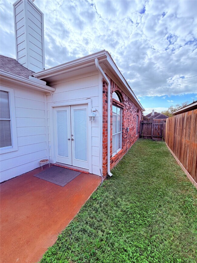 Building Photo - 19206 Plantain Dr