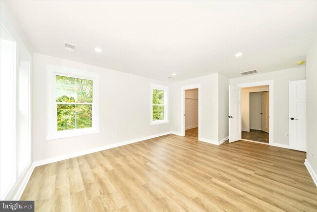 Building Photo - 801 Cedar Ave