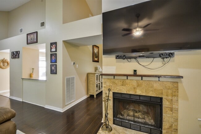 Building Photo - 3218 Lake Stream Dr