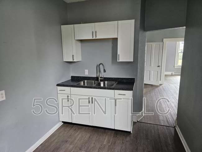 Building Photo - 410 Gray Ave