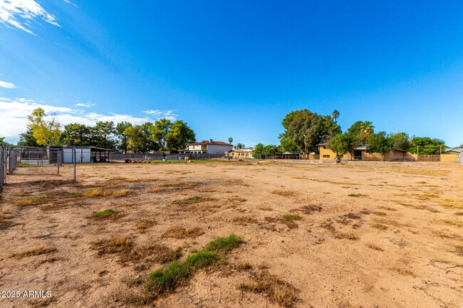 Building Photo - 5031 E Pershing Ave