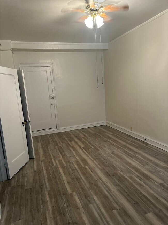 Building Photo - 5480 S Cornell Ave