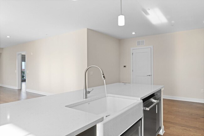 Building Photo - 5233 Highpointe Lakes Dr