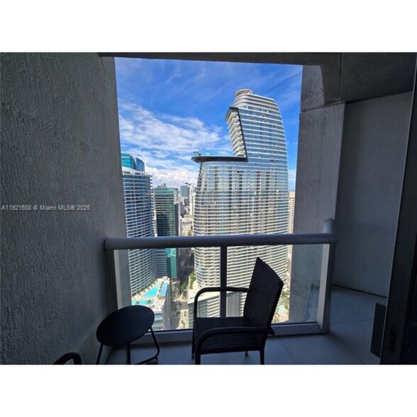 Building Photo - 475 Brickell Ave