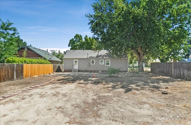 Building Photo - 1605 S Colorado Ave