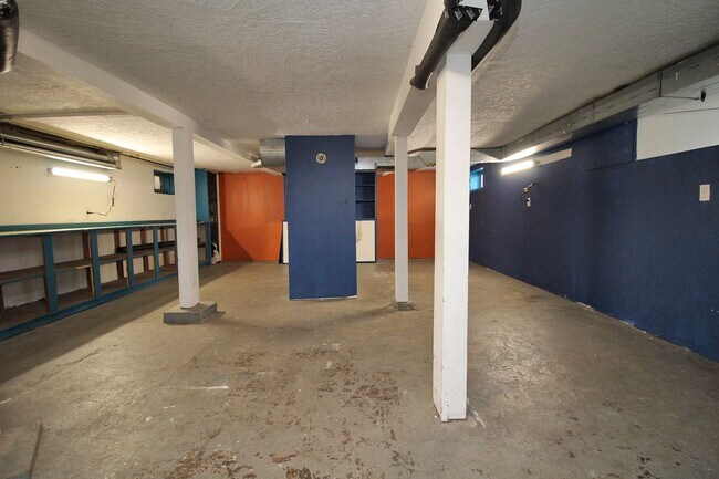 Building Photo - UNIVERSITY LIVING - Beautiful 5 Bedroom Ho...