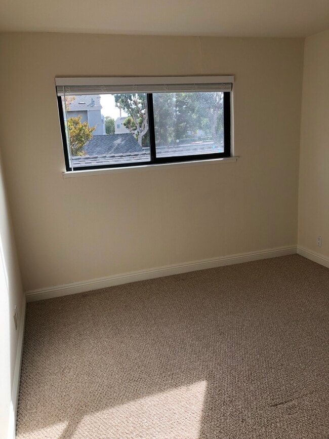 Building Photo - 818 Juno Ln