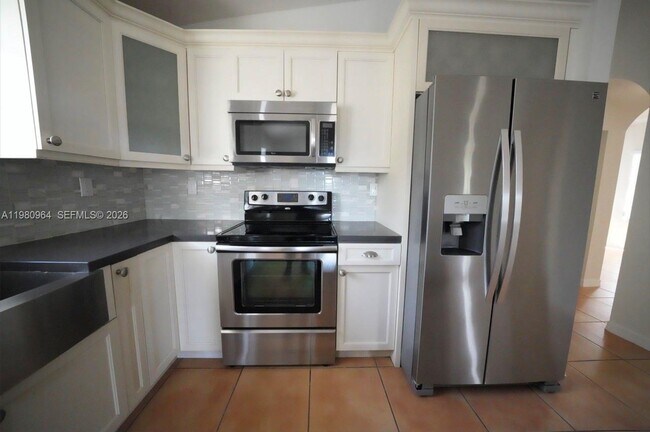 Building Photo - 9921 SW 164th Ct