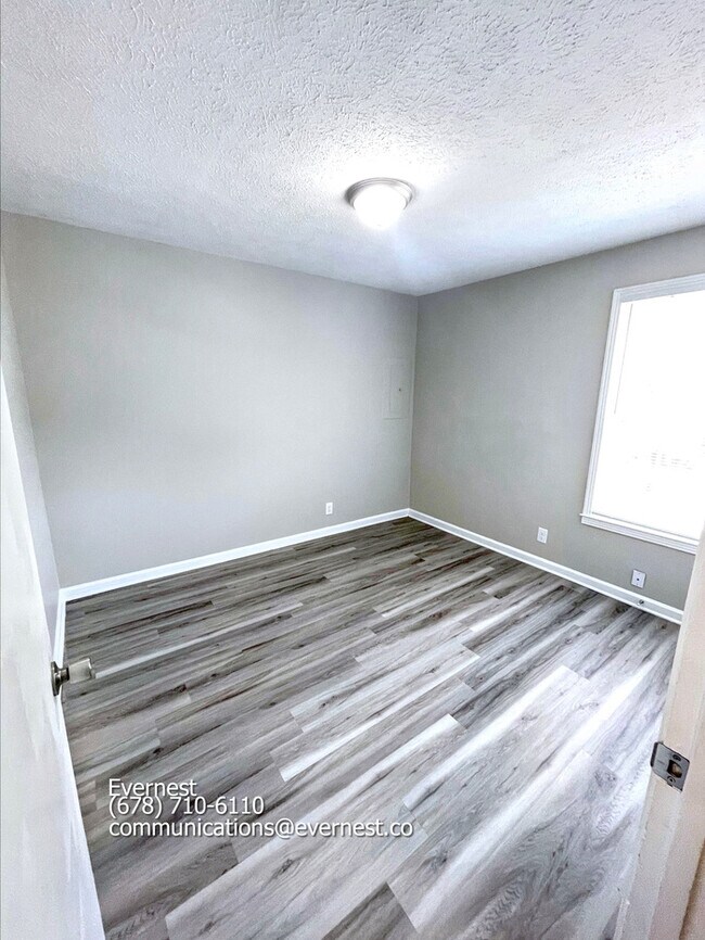 Building Photo - 483 Ellenwood Dr