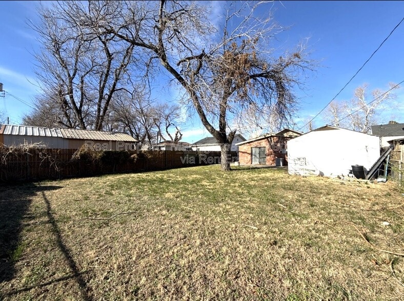 Building Photo - 1800 SW 15th St