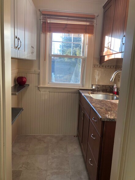 Building Photo - 61 Hadwen Rd