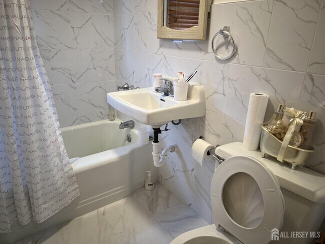 Building Photo - 30 Cypress St