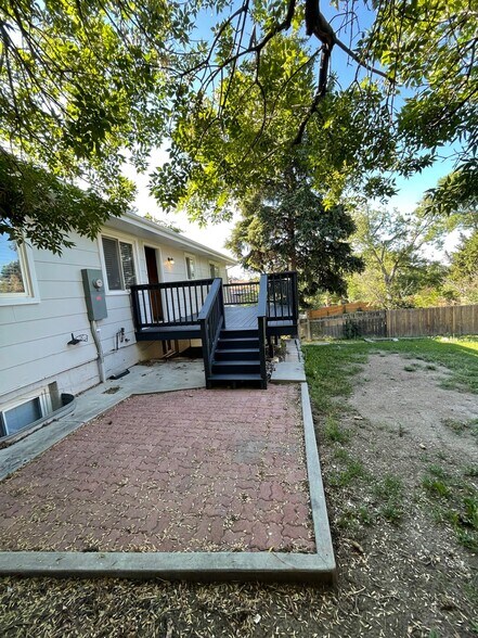Building Photo - 2640 Villa Loma Dr