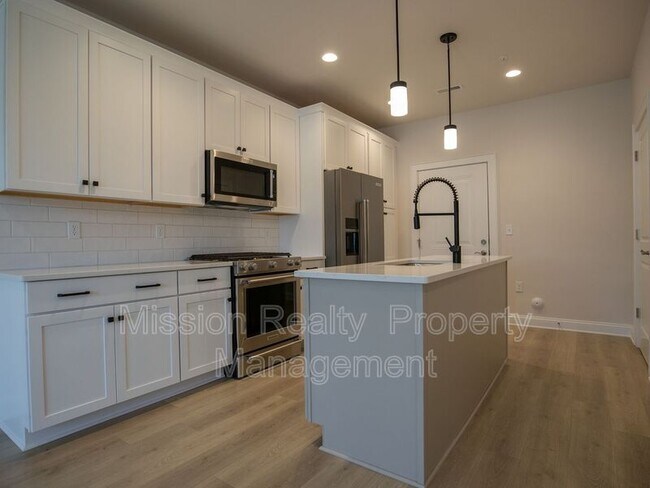 Building Photo - 1724 Old Brick Rd