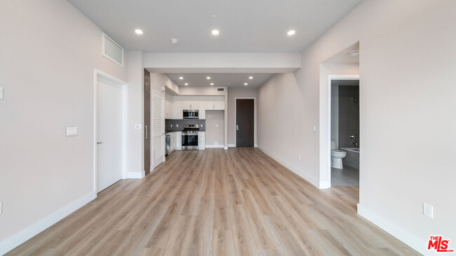 Building Photo - 927 Fedora St