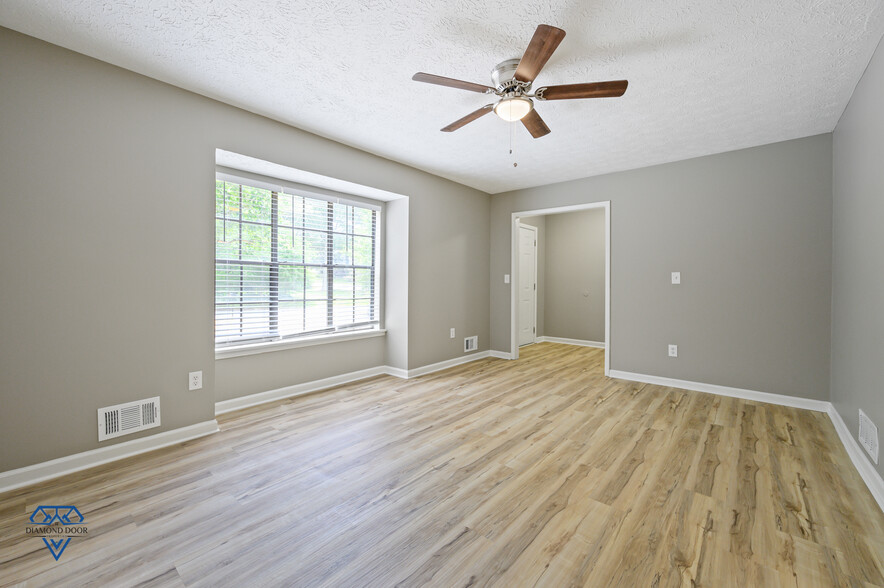 Building Photo - 4400 Chartley Ln