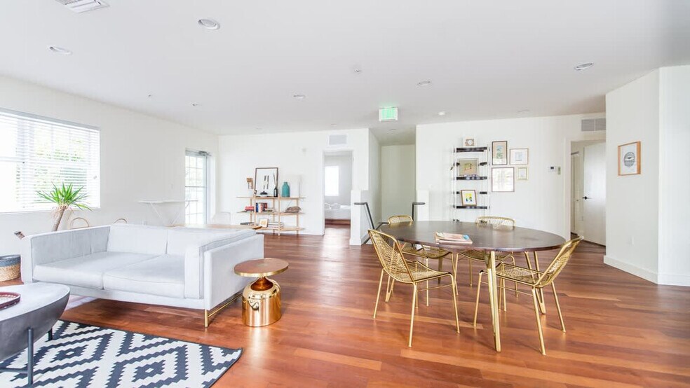 Building Photo - 747 4th St