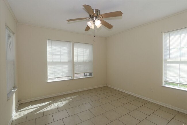 Building Photo - 2927 S Staples St