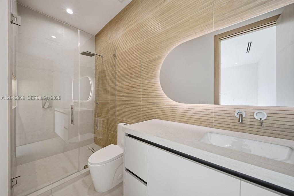 Building Photo - 1316 NE 16th Ter