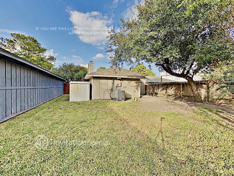 Building Photo - 9167 Golden Sunshine Dr