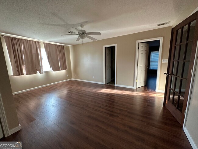 Building Photo - 22 Robins Ct