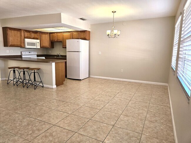 Building Photo - Annual 2nd Floor Condo For Rent located on...