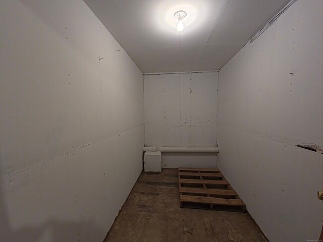 Building Photo - 24 Glenwood Ave