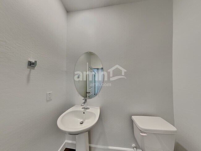 Building Photo - 17141 W Lawrence Ln