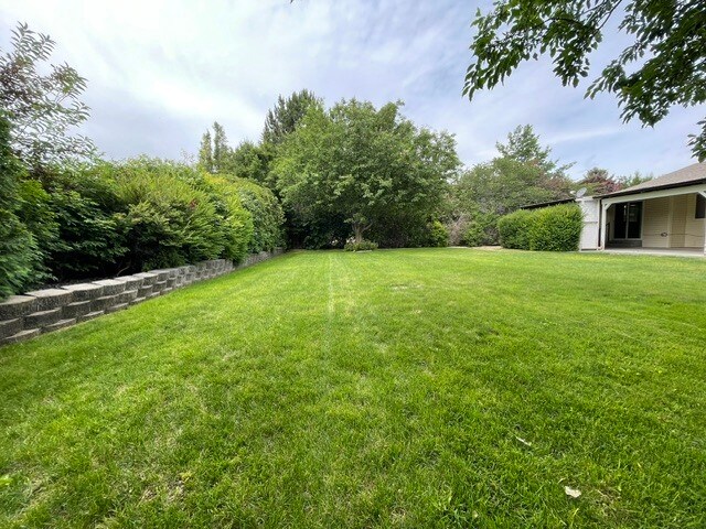 Building Photo - 14901 Eagle Dr