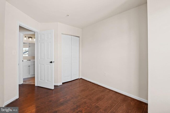 Building Photo - 1330 Hampshire Dr