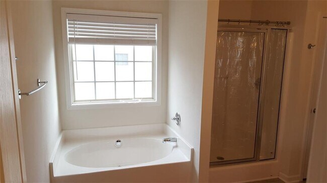 Building Photo - 6853 Grand Hickory Dr