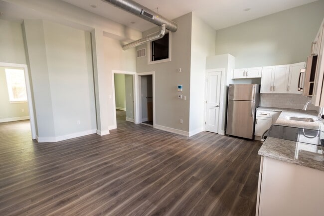 Building Photo - 4629 E Thompson St