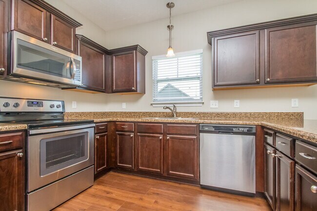 Building Photo - 3338 Cotswold Ln